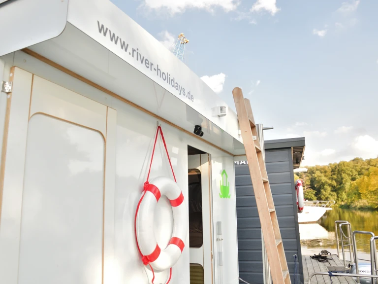 Bareboat Rental Houseboat A with a boat licence