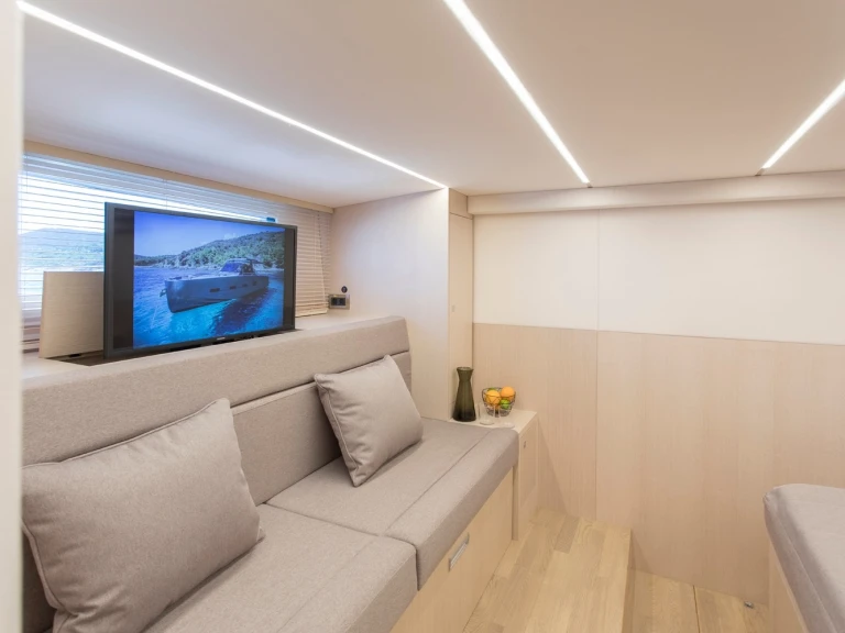 MED YACHT  Med Yacht 52 in Marine de Sant'Ambrogio on SamBoat