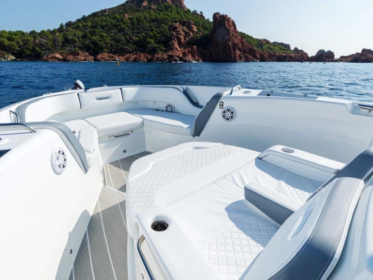Rent a Wellcraft WELLCRAFT 38 Marine de Sant'Ambrogio