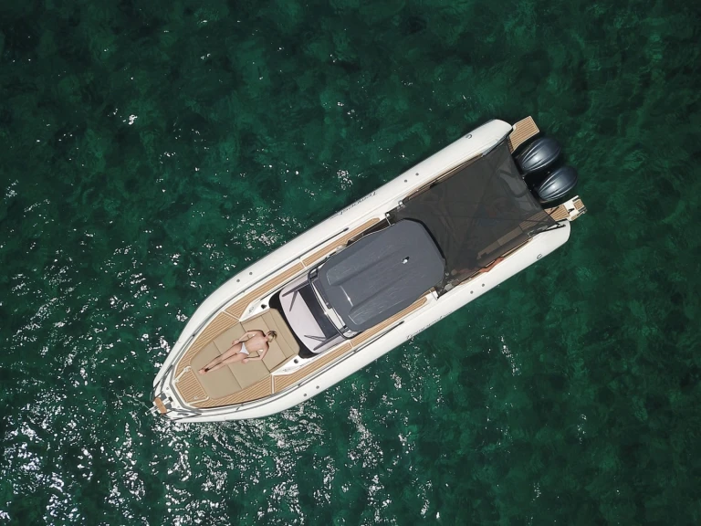 Rent a Capelli Tempest 1000 WA Marine de Sant'Ambrogio