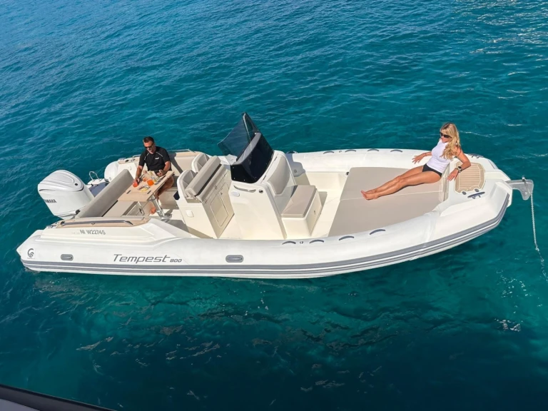 Capelli Tempest 800 in Marine de Sant'Ambrogio on SamBoat