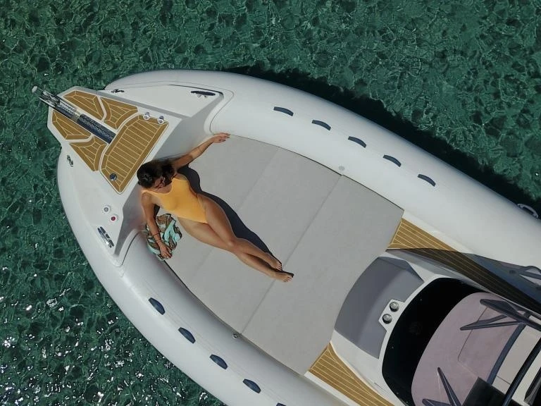 RIB rental in Marine de Sant'Ambrogio - Capelli CAPELLI 1000 TEMPEST CC