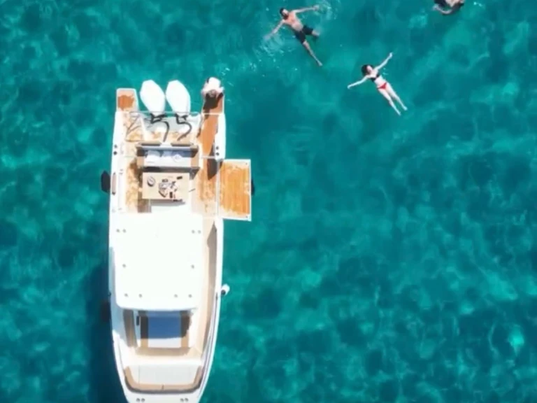 Bénéteau Flyer 9 charter bareboat or captained in  Saint-Raphaël