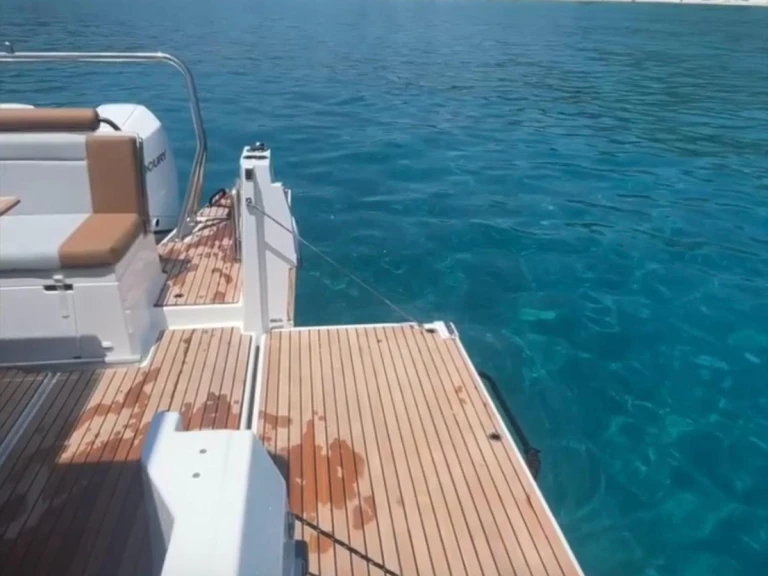 Bénéteau Flyer 9 in Saint-Raphaël on SamBoat