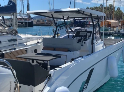 Rent a Bénéteau Flyer 9 Saint-Raphaël