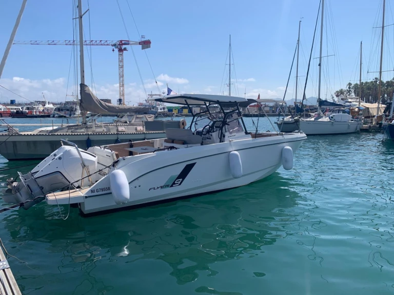 Motorboat rental in Saint-Raphaël - Bénéteau Flyer 9
