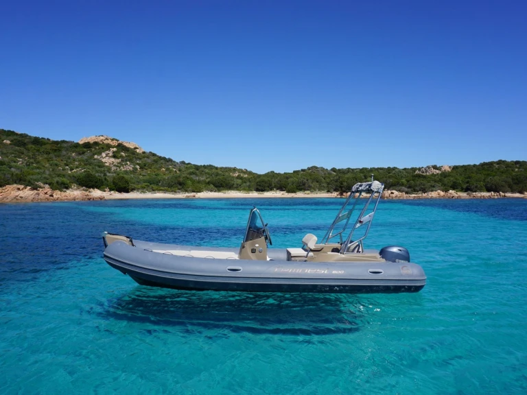 Rent a Capelli Capelli 600 Porto Rotondo