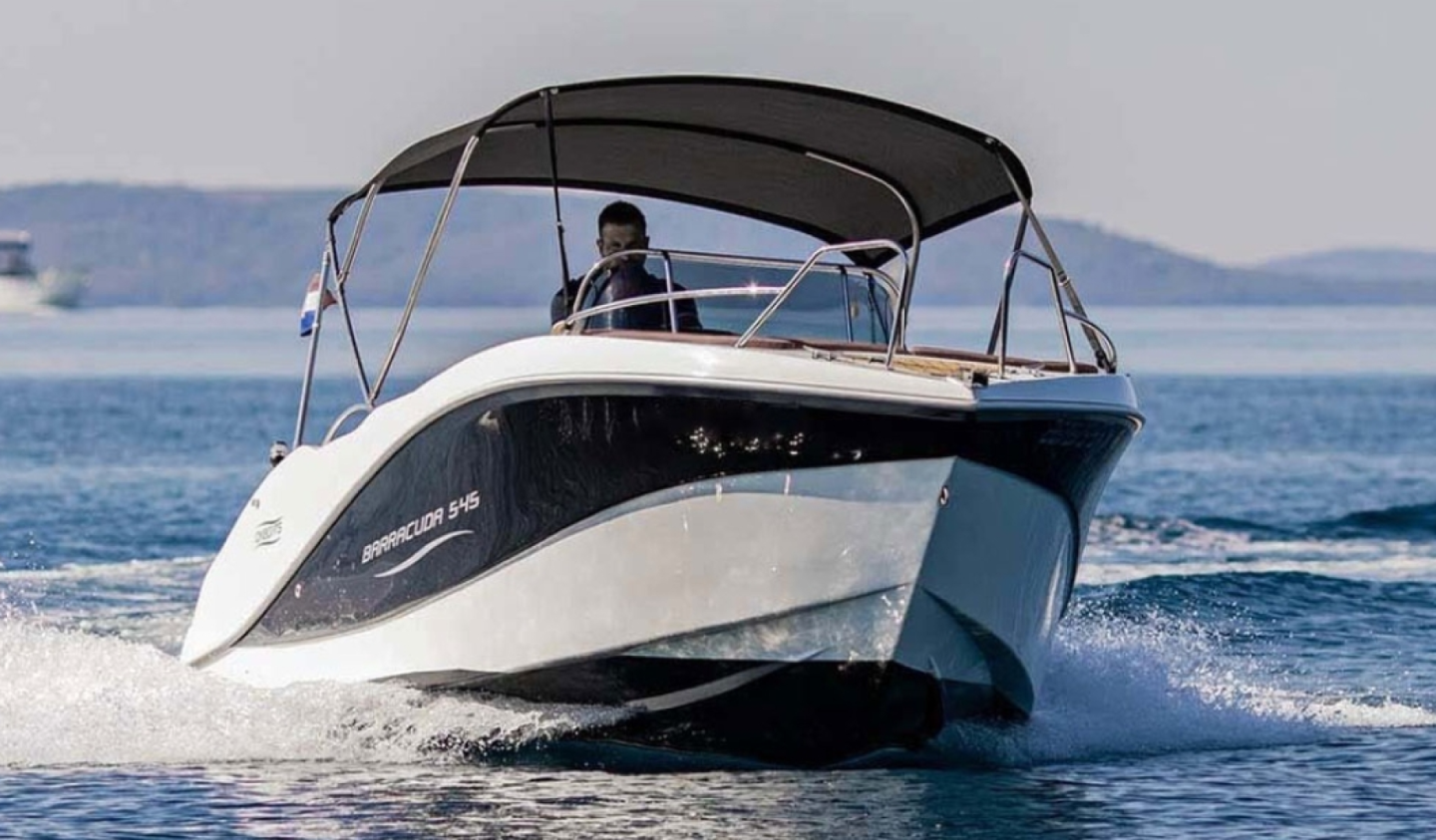 Rent a Motorboat Okiboats Barracuda 545 Open in Puerto Deportivo