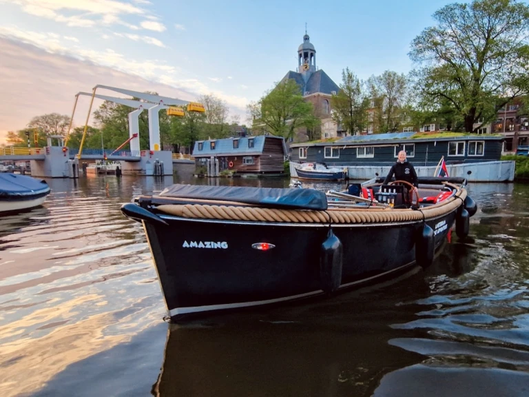 Motorboat rental with or without captain SeaFury Amsterdam