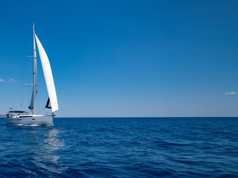 Sailboat for rent Nikiána at the best price