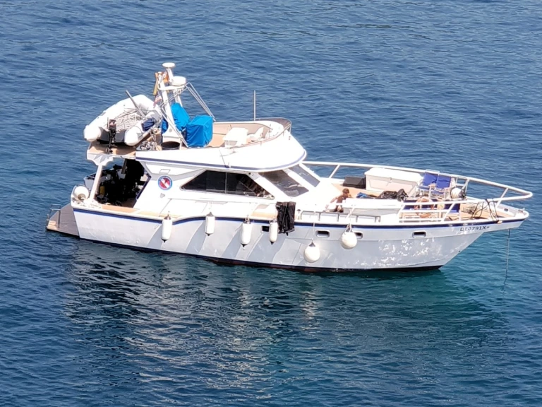 Motorboat rental with or without captain Custom Made Bar