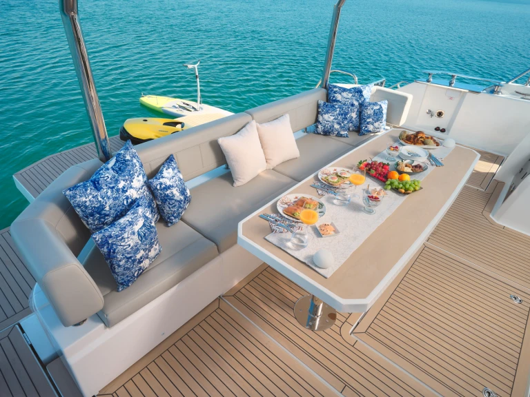 Bareboat Rental Motorboat Aquila with a boat licence