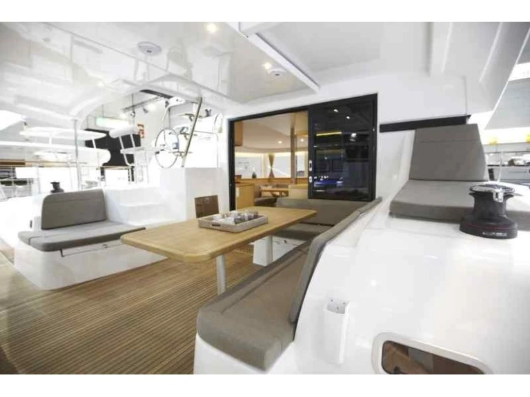 Rent a Lagoon Lagoon 42 Nettuno