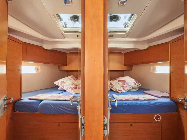 Bareboat Rental Sailboat Jeanneau with a boat licence