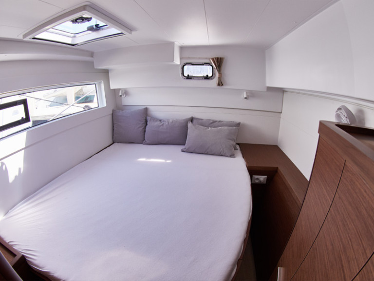 Catamaran rental in Pula - Lagoon Lagoon 40