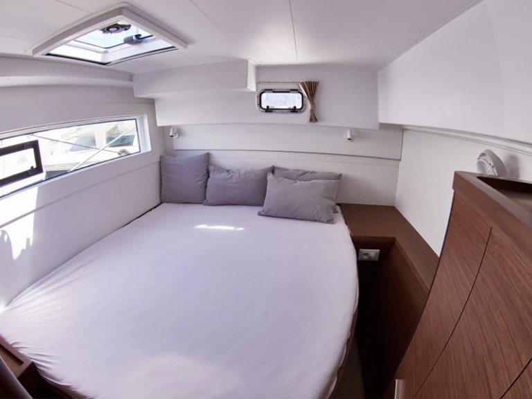 Catamaran rental in Pula - Lagoon Lagoon 40