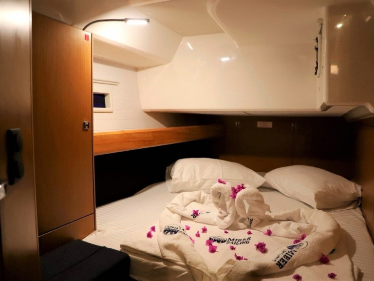 Bareboat Rental Sailboat Bavaria with a boat licence