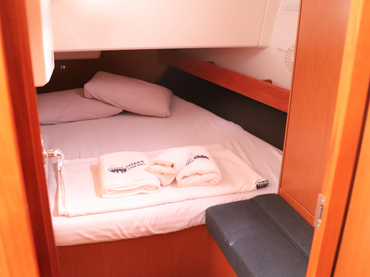 Bareboat Rental Sailboat Bavaria with a boat licence