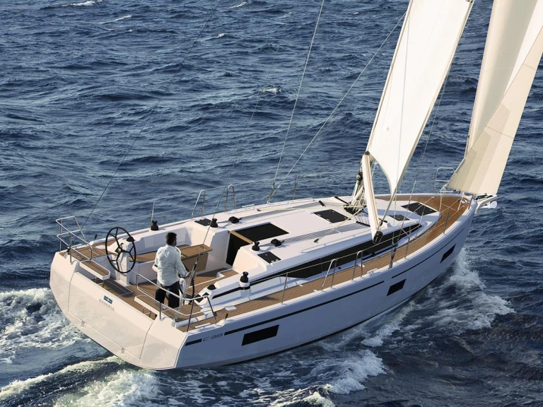 Sailboat rental in Marseille - Bavaria Bavaria C38