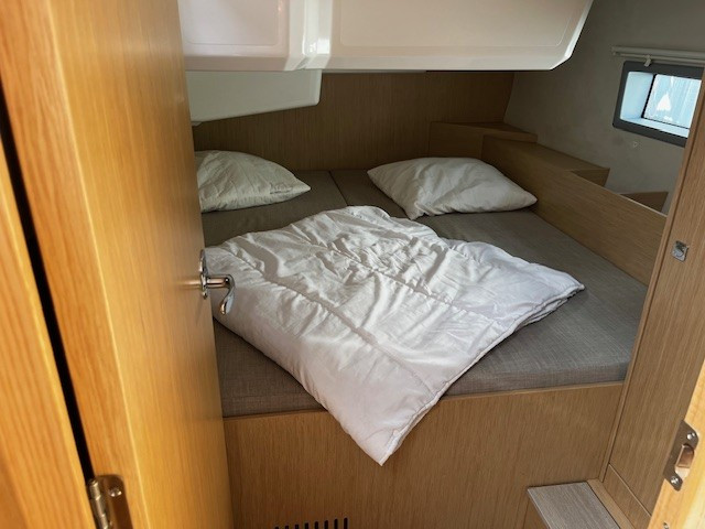 Bareboat Rental Sailboat Bavaria with a boat licence