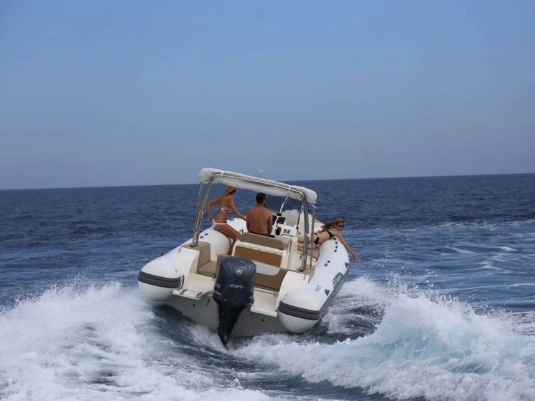 Boat rental Capelli Tempest 775 in Le Lavandou on Samboat