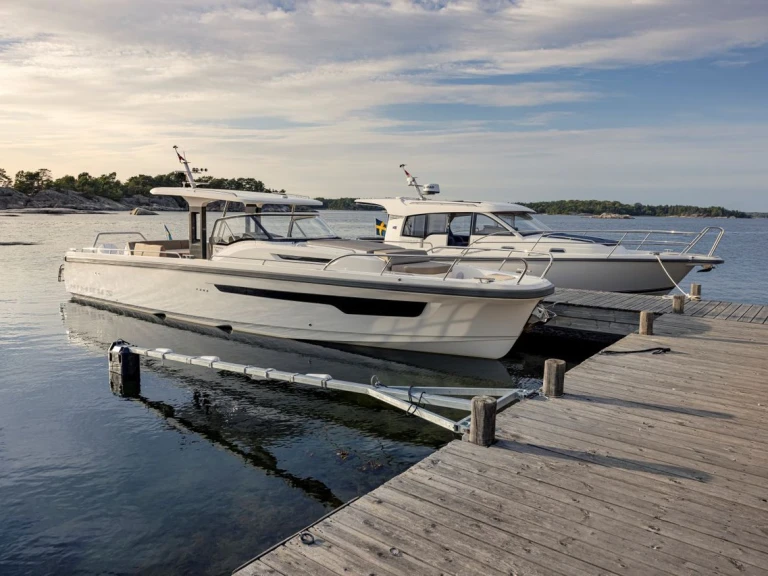 Motorboat for rent Annapolis at the best price