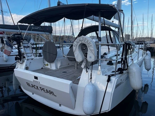 Sailboat for rent Marseille at the best price