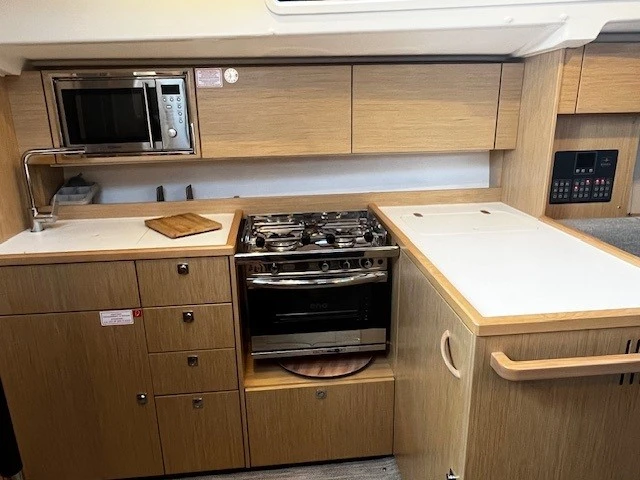 Bavaria Bavaria C38 in Marseille on SamBoat