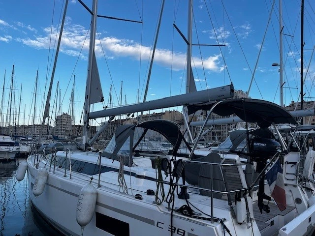 Rent a Bavaria Bavaria C38 Marseille