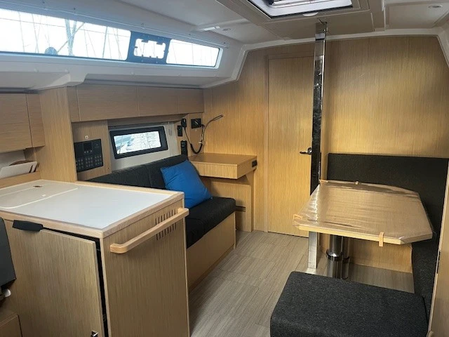 Boat rental Bavaria Bavaria C38 in Marseille on Samboat