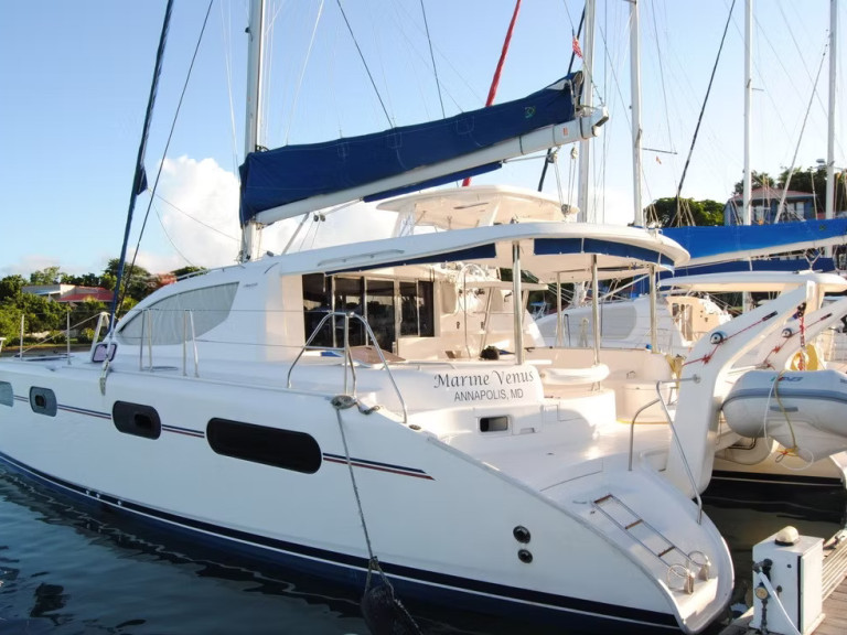 Bareboat Rental Catamaran Leopard Catamarans / Robertson & Caine with a boat licence
