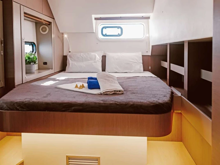 Catamaran for rent Port d'Andratx at the best price