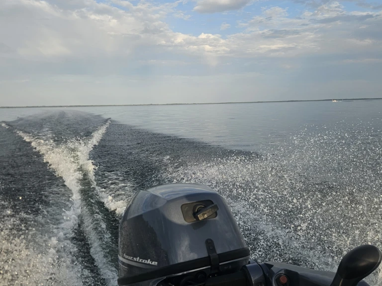 Bareboat Rental Motorboat Boston Whaler with a boat licence