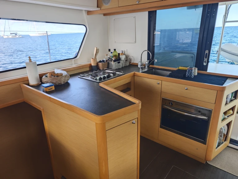 Lagoon Lagoon 42 in Marigot on SamBoat