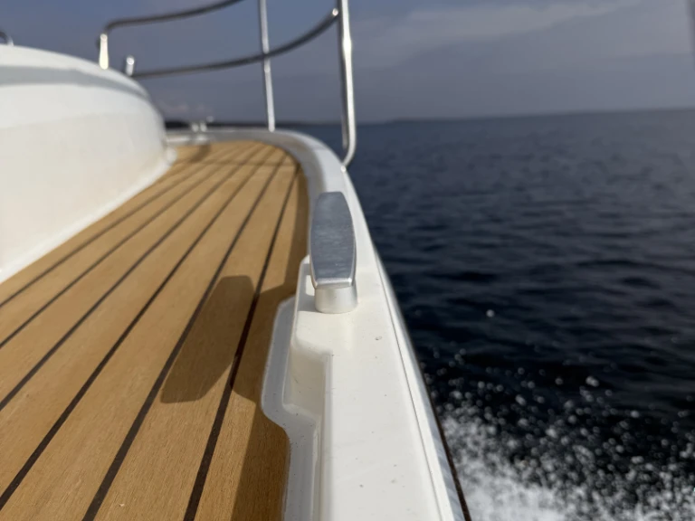 Bareboat Rental Motorboat Jeanneau with a boat licence