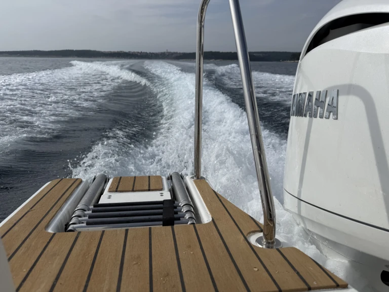 Motorboat for rent Medulin at the best price