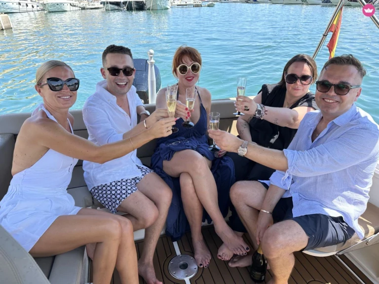 Bareboat Rental Motorboat Quicksilver with a boat licence