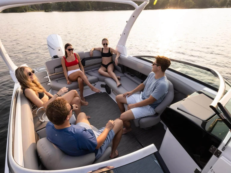 Bareboat Rental Motorboat Cranchi with a boat licence