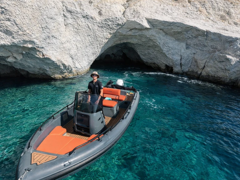 Rent a Poseidon Blu Water 170 Mílos