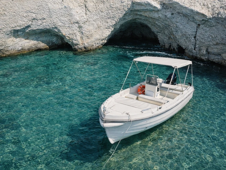 Boat rental Assos 450 in Provatas on Samboat