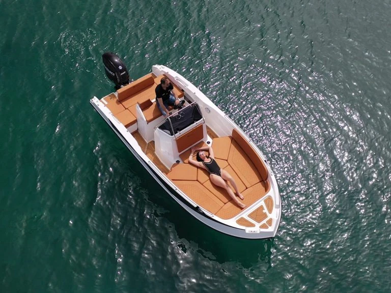 Yacht charter Saint Paul's Bay cheap Nireus CL620