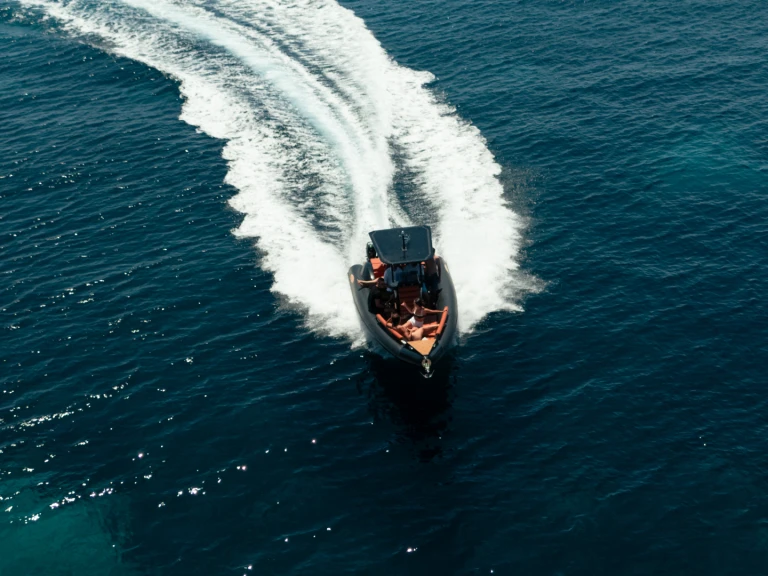 Motorboat for rent Gouvia at the best price