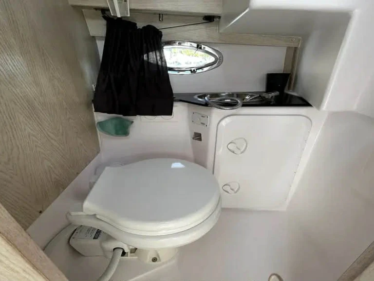 Bareboat Rental Motorboat Pacific Craft with a boat licence