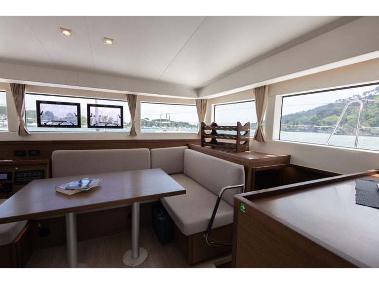 Yacht charter Bocca di Magra cheap Lagoon 40