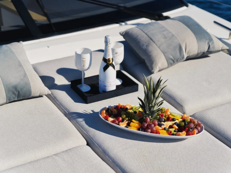 Jeanneau Prestige 520 S in Marina Lav on SamBoat