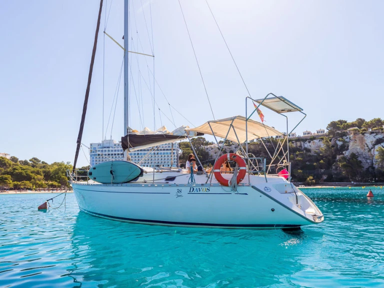 Dufour Dufour 38 Classic in Cala Galdana on SamBoat