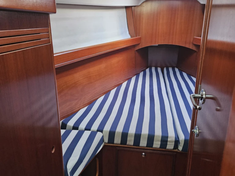 Bareboat Rental Sailboat Bénéteau with a boat licence