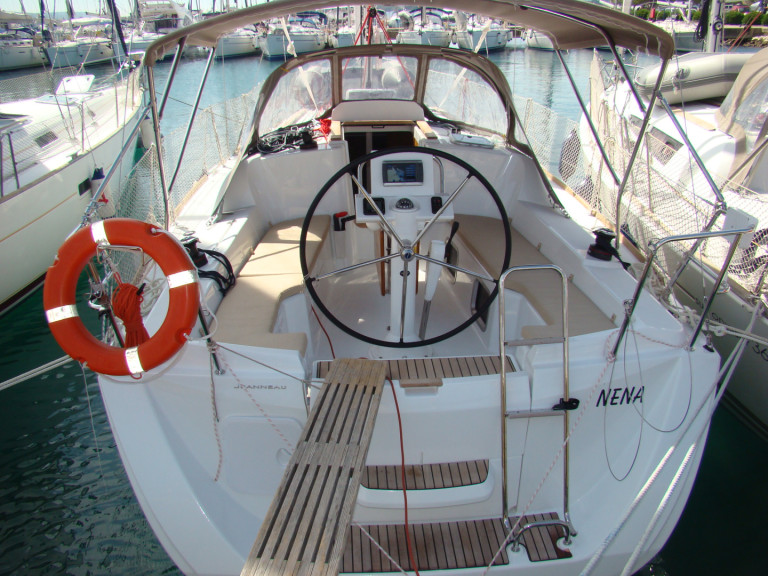 Rent a Jeanneau Sun Odyssey 33i Sukošan