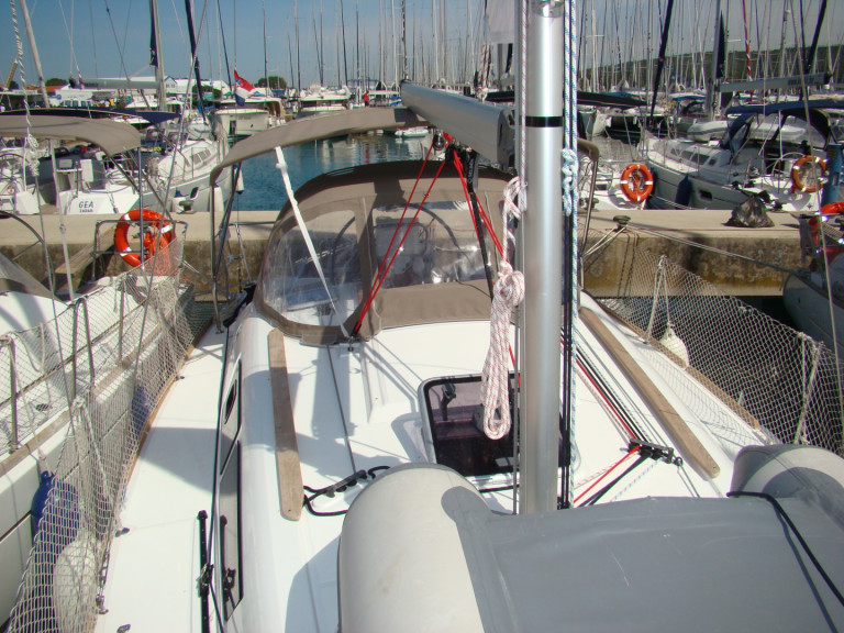 Yacht charter Sukošan cheap Sun Odyssey 33i