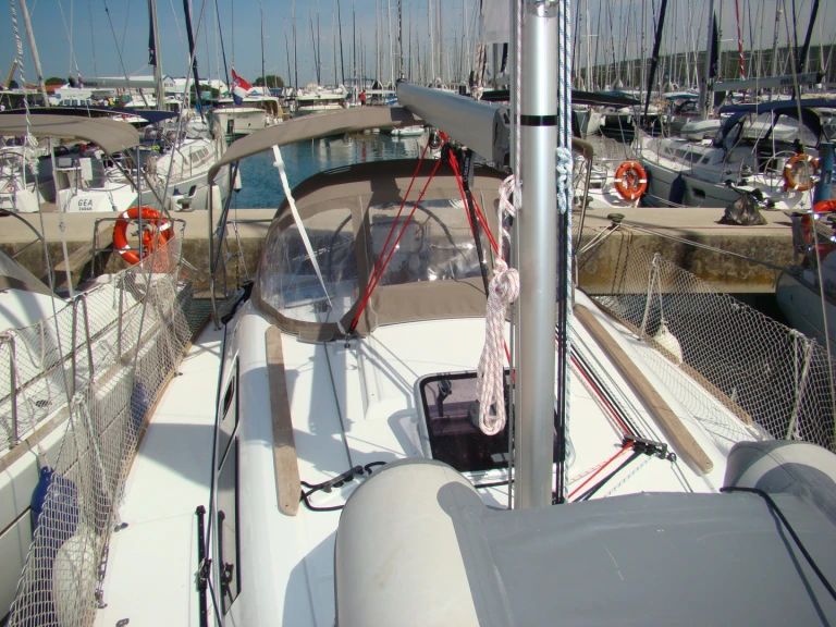 Yacht charter Sukošan cheap Sun Odyssey 33i